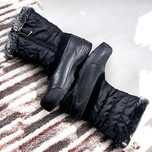 Women’s Size 8 Black Winter Duck Boots